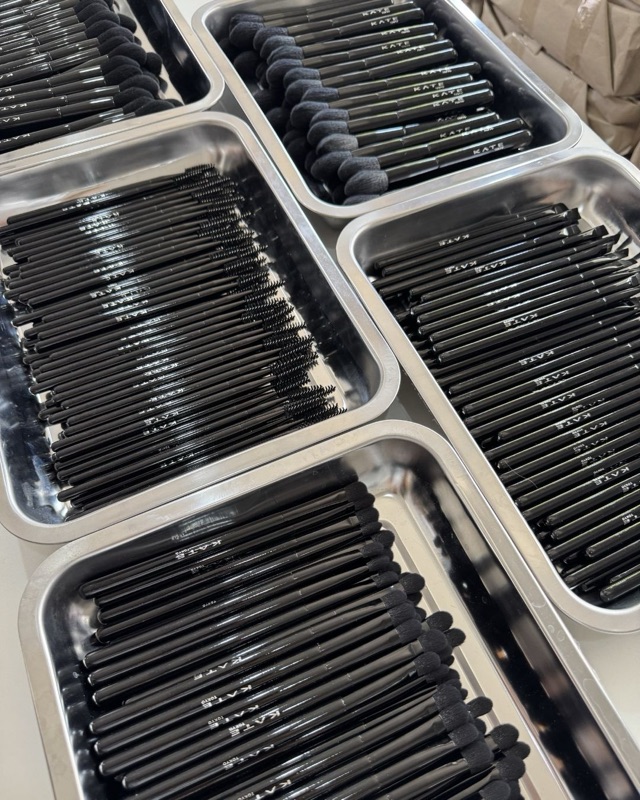 OEM brushes in production trays